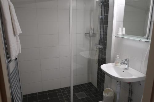 Un baño de Hotel Aveny Bed & Breakfast