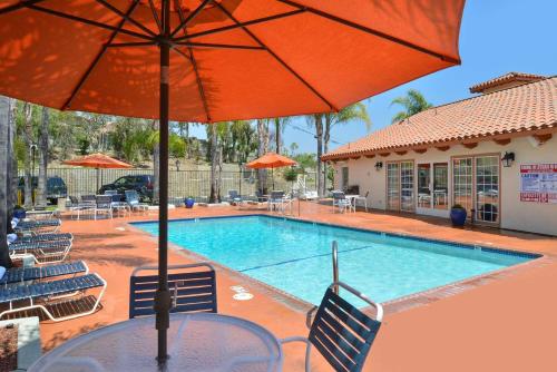 The swimming pool at or close to Best Western Capistrano Inn