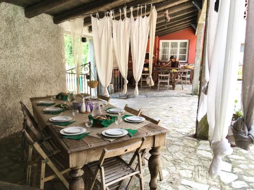 Restoran ili neka druga zalogajnica u objektu Agriturismo Monte Pu'