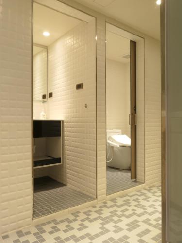 Un baño de 泊居旅店二館 Oursinn Hotel 2