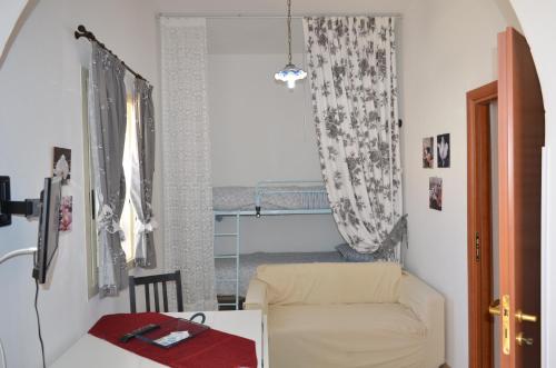 a living room with a couch and a window at Ansise apartments in Noto Marina