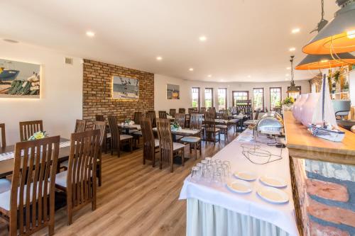 Restaurant o un lloc per menjar a Słoneczny Dwór