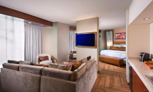 a living room with a couch and a bedroom at Del Lago Resort & Casino in Waterloo