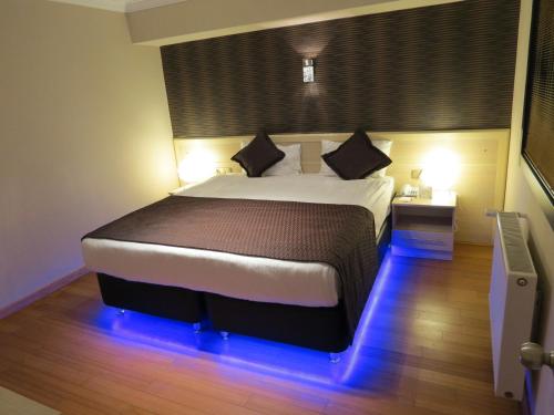 Кровать или кровати в номере Tempo Residence Comfort Izmir