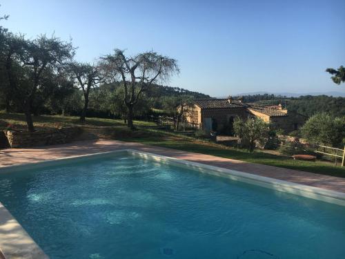 a large swimming pool in front of a house at Case Nell' Aia in Poggibonsi