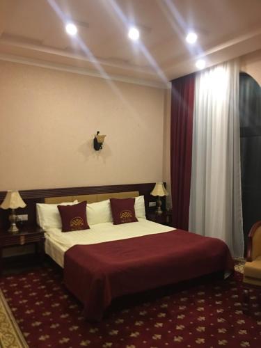 Postel nebo postele na pokoji v ubytování Nairi Hotel