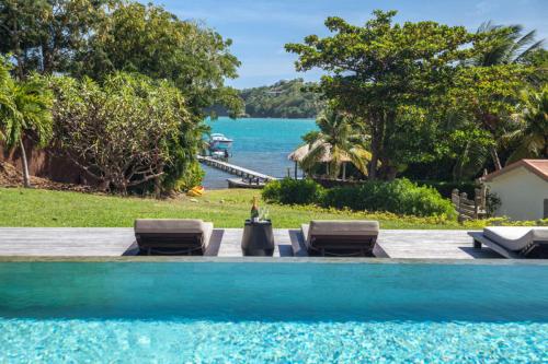Villa de prestige les pieds dans l'eau MQFR08