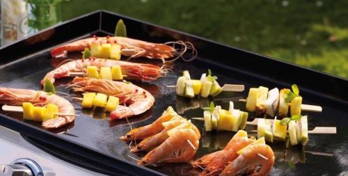 a tray of shrimp and pineapple skewers on a grill at La Cle des Champs in Provency