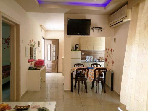 a kitchen and dining room with a table and chairs at Dimos Bungalows in Paleo Tsifliki