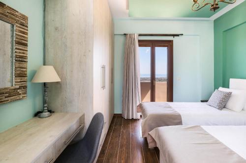 Katil atau katil-katil dalam bilik di New Villa Katifes with Pool, Walk to Amenities & Amazing Views!