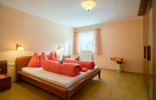 Postel nebo postele na pokoji v ubytování Village Apartments