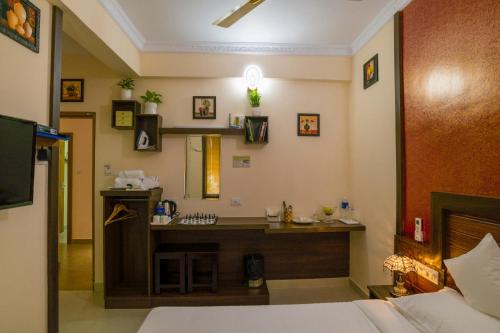 Кровать или кровати в номере Blue Bell Cochin Airport Hotel