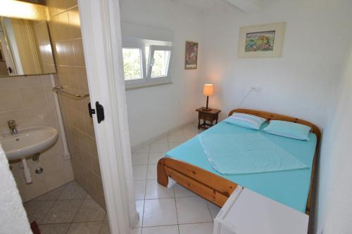 a small bedroom with a bed and a sink at Arthouse Villa Palma in Poreč