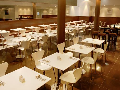 Restaurace v ubytování Dazzler by Wyndham Buenos Aires Maipu