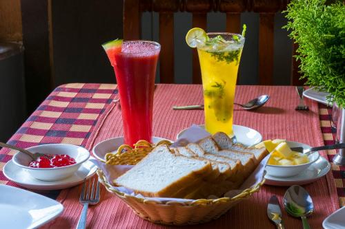 Mâncare la sau în apropiere de acest complex