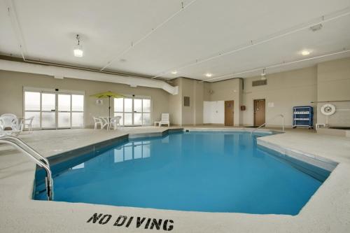 a large pool with blue water in a building at Baymont by Wyndham Evansville North/Haubstadt in Haubstadt