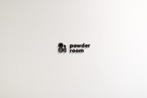 a sign that says oil powder room on a white wall at Nol Guesthouse in Busan