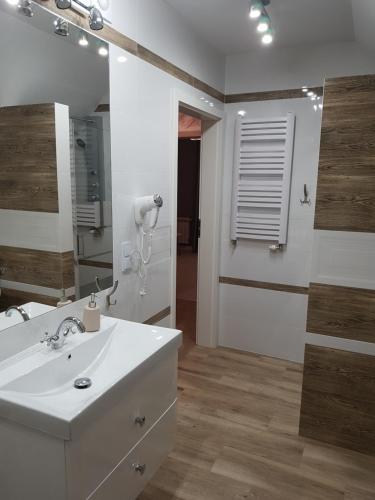 Ένα μπάνιο στο Apartamenty Białowieża