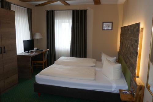En eller flere senge i et værelse på Landhaus Krone