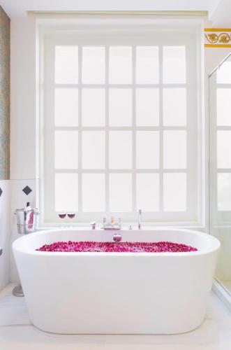 a large white bath tub in a bathroom with a window at Welcomhotel by ITC Hotels, Jodhpur in Jodhpur