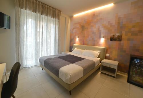 a bedroom with a large bed and a window at Hotel Villa MIKI in Bordighera