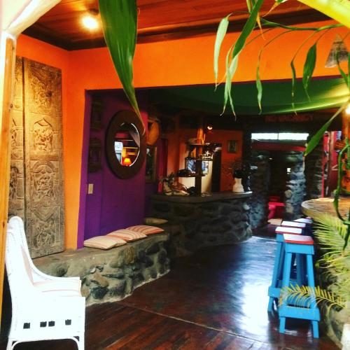 a room with a couch and a chair in a house at El Refugio La Brisa del Diablo in Valle Hornito