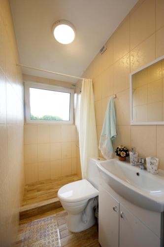 Bilik mandi di Seaside apartments