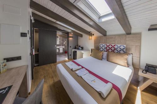 a bedroom with a large bed and a table at Boutique Hostemplo Sagrada Familia in Barcelona