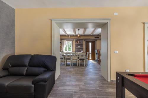 Χώρος καθιστικού στο Villa Loki Luxury in Tradition