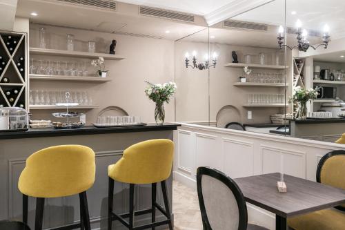 Η κουζίνα ή μικρή κουζίνα στο Hotel Saint Christophe
