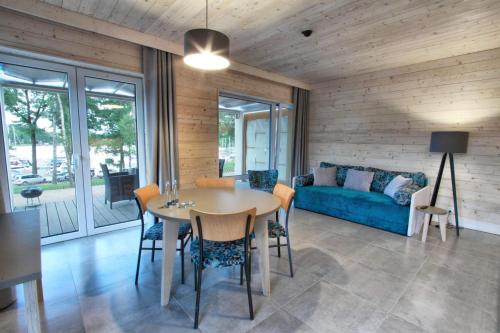 a living room with a table and a couch at Stranda in Giżycko