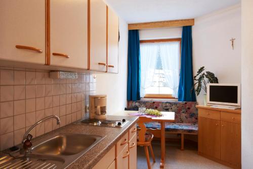 Cucina o angolo cottura di Aparts Handle und Haus Bergblick