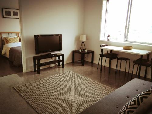 Apartamento "La peinture de Porto"にあるテレビまたはエンターテインメントセンター