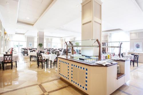 Εστιατόριο ή άλλο μέρος για φαγητό στο Grupotel Macarella Suites & Spa