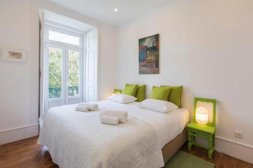 Comfortable Apartment with River View by LovelyStay
