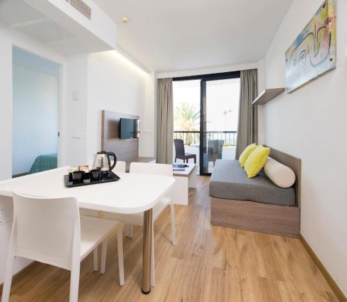 Marvell Club Hotel & Apartments, Bahia de Sant Antoni ...