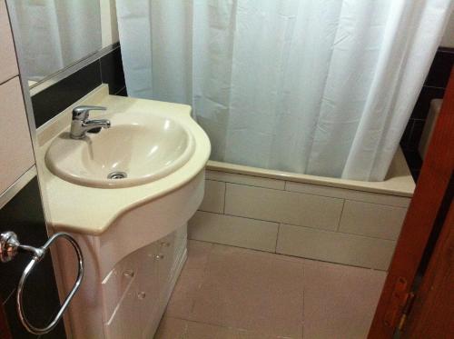 Kúpeľňa v ubytovaní NERJA APARTAMENTO TURISTICO 2B
