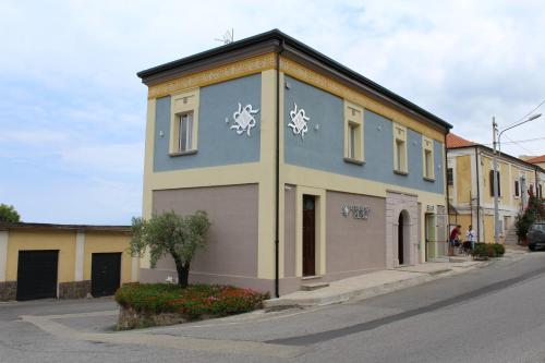 a building on the side of a street at Residenza Vinci Room & Suite in Pizzo