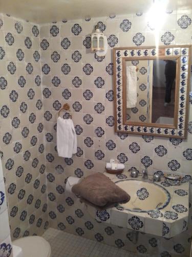 a bathroom with a sink and a mirror at La Casona Breakfast & Wellness Center in Temascaltepec de González