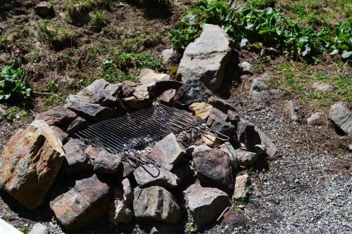 Un jardín fuera de Almhaus Völkl