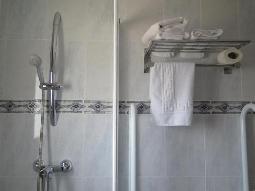 Hostal Gúdar tesisinde bir banyo