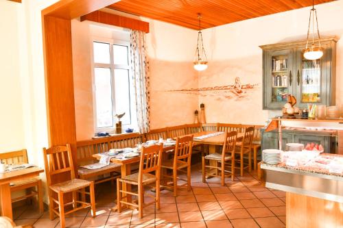 a kitchen with a table and chairs in a room at Haus Seemannstreu in Juist