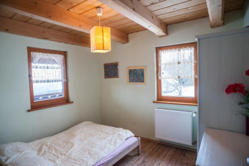 Ένα ή περισσότερα κρεβάτια σε δωμάτιο στο Kocurzonka Apartamenty