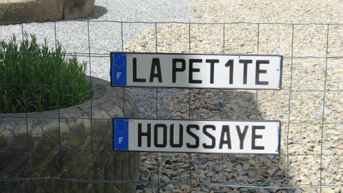 two street signs that say la petite and housesave at La Petite Houssaye in Villiers-Fossard
