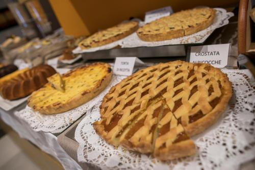 a bunch of pies on display on a table at Hotel Luna Bianca Folgaria in Folgaria