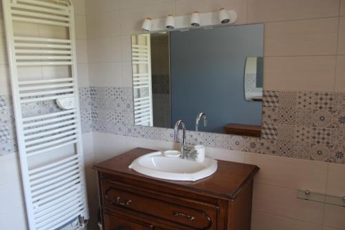 a bathroom with a sink and a mirror at "LES MONNATS" GITE 8 personnes à la campagne in Chaptuzat