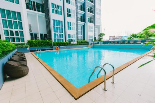 a large swimming pool in the middle of a building at Locals Prio ChiangMai Central Airport Plaza in Chiang Mai