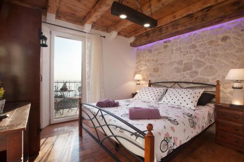 Giường trong phòng chung tại Villa Stina