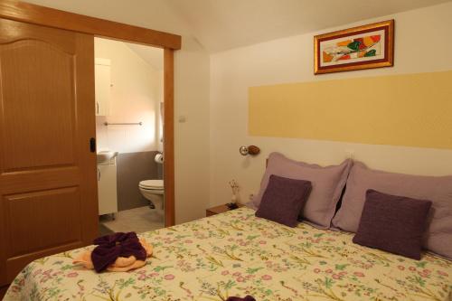 Ένα ή περισσότερα κρεβάτια σε δωμάτιο στο Guesthouse Samolov