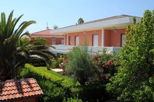 a house with a garden in front of it at Silville in Silvi Marina